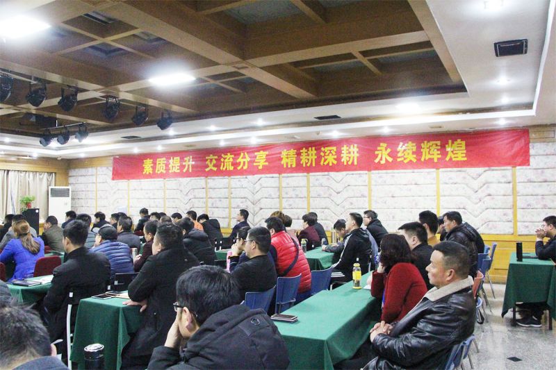 長(zhǎng)刀駿馬颯踏山川，智勇毅堅(jiān)誓創(chuàng)輝煌